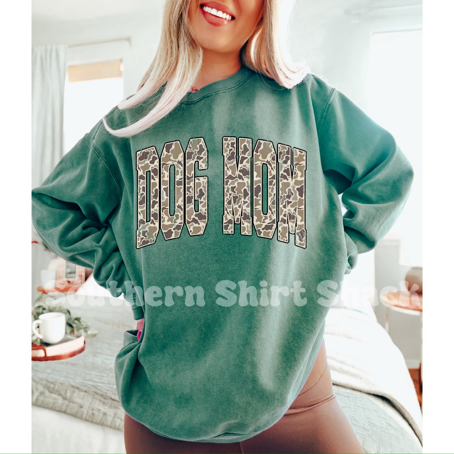 Duck Camo Dog Mom | Light Green Comfort Colors Sweatshirt