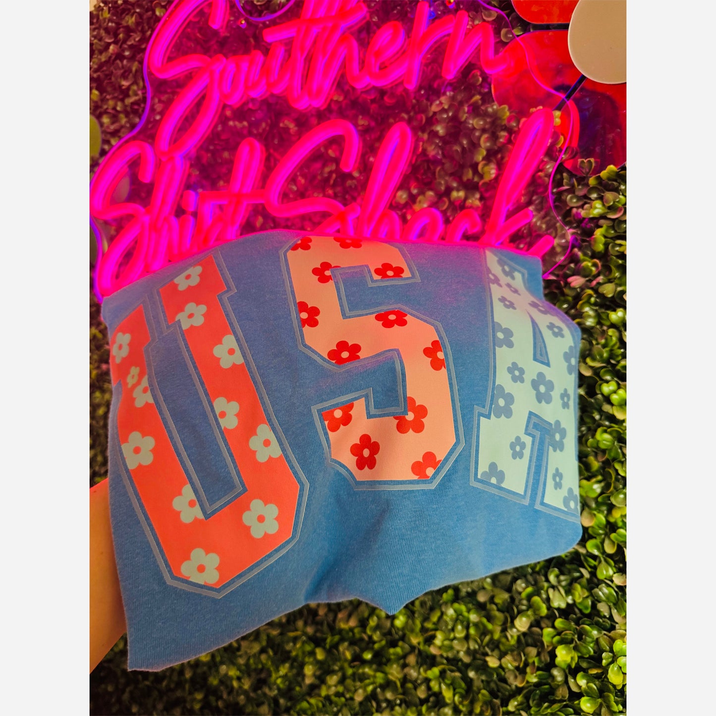 Groovy USA flowers CC tee