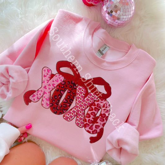 XoXo Chenille Patch Light Pink Sweatshirt