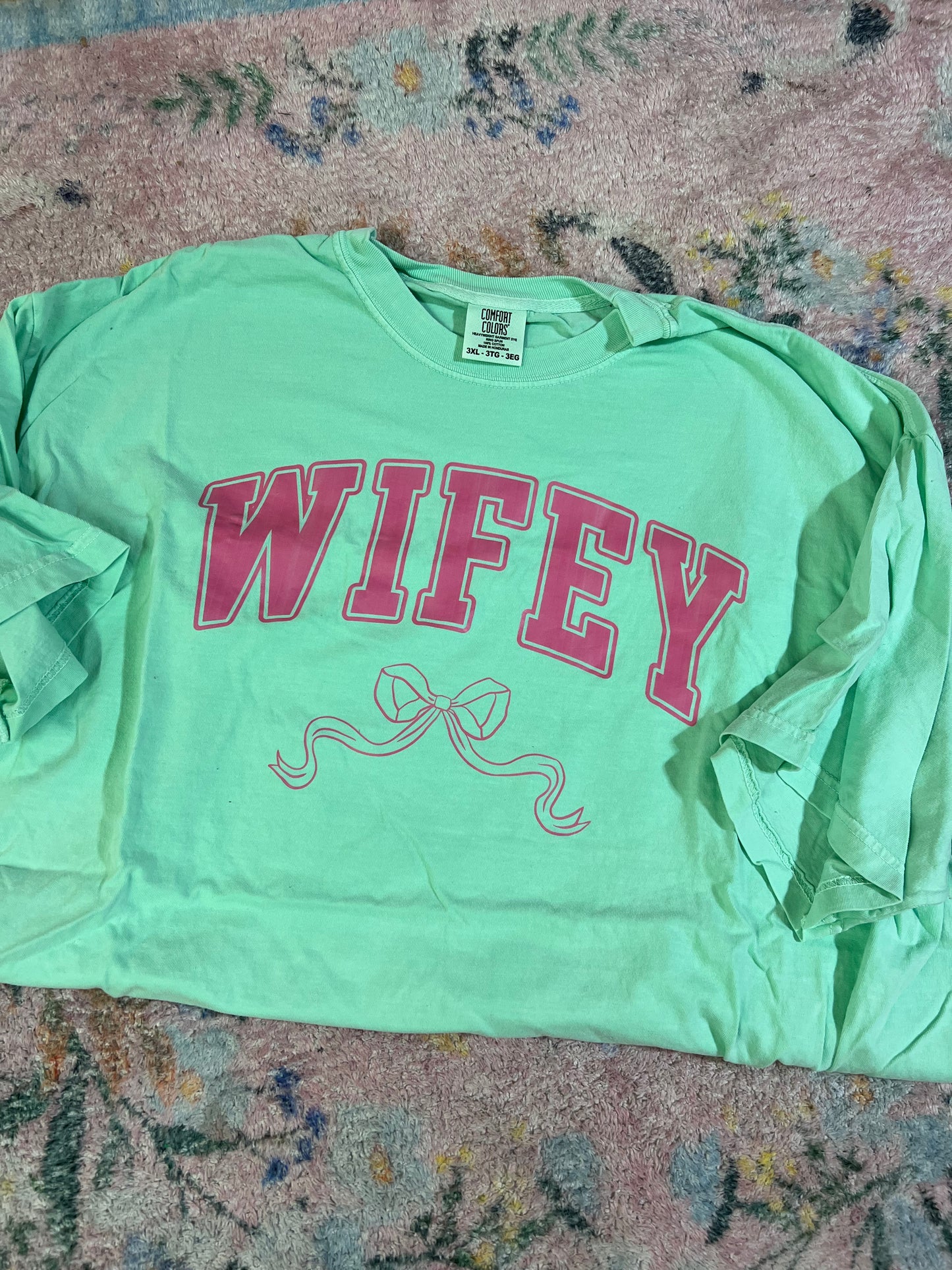 Oopsie wifey bow tee | 3X | READY TO SHIP