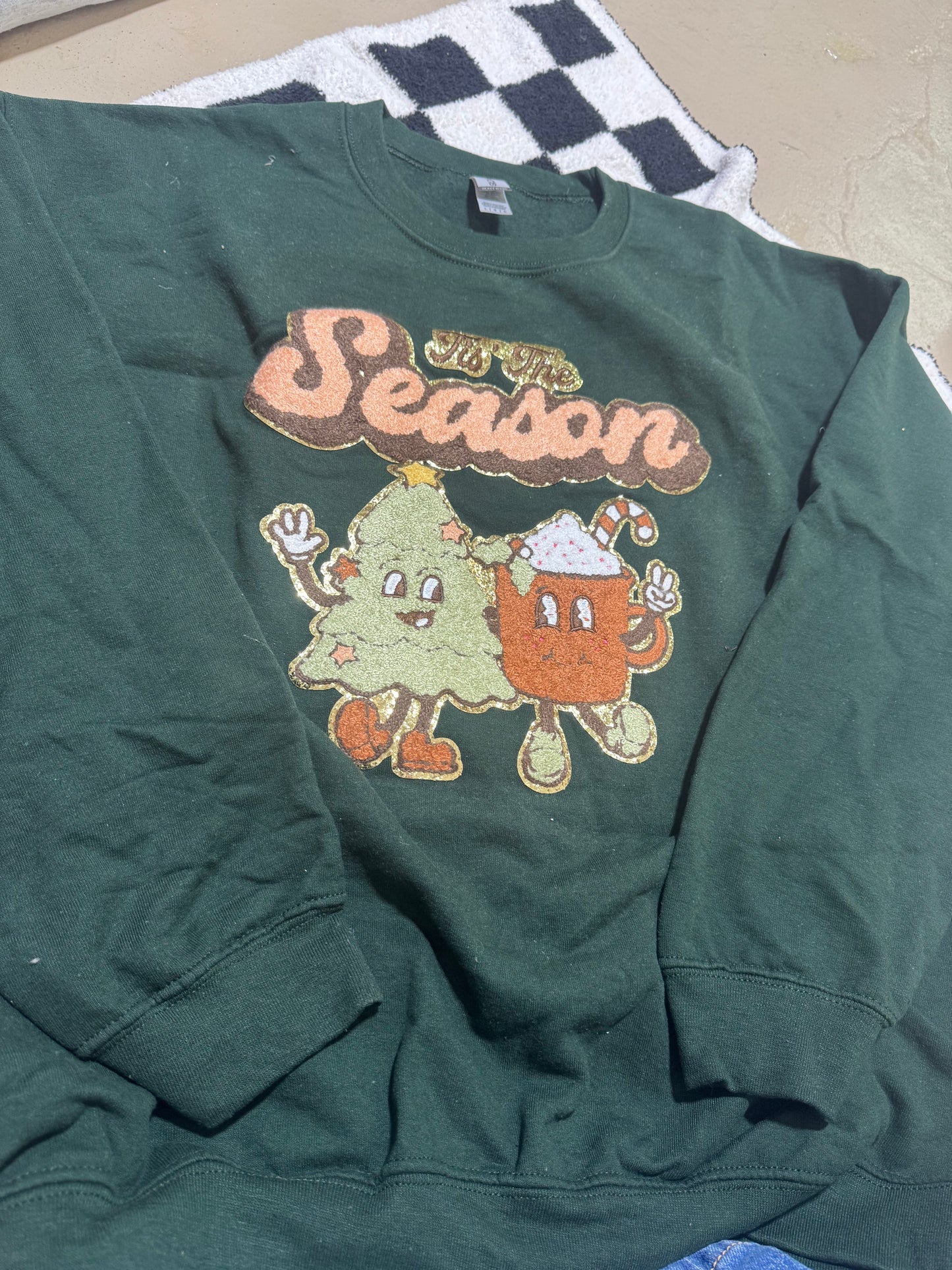 Tis the season patch sweatshirt | m | READY TO SHIP
