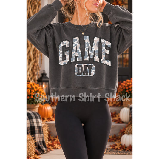 Game Day Duck Camo | Pepper Comfort Colors Cropped Sweatshirt