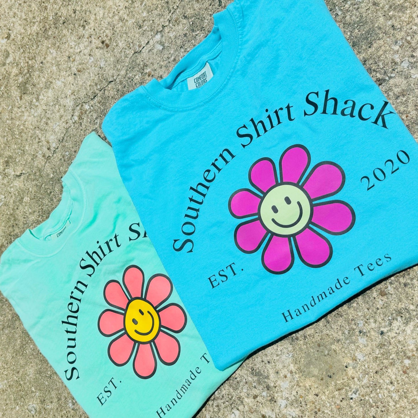 Southern Shirt Shack | Groovy Flower CC tee