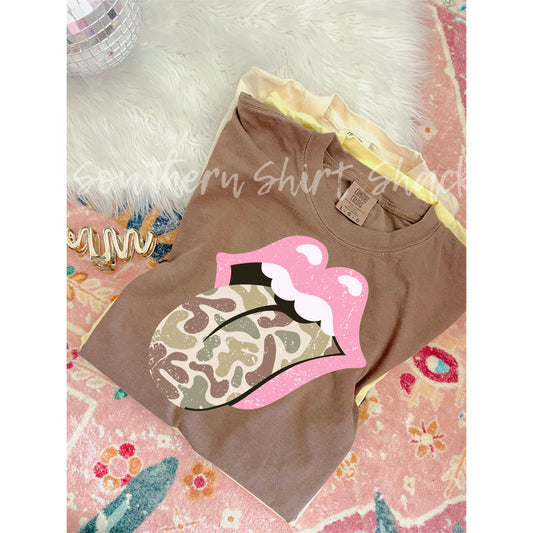 Camo Tongue Comfort Colors tee | Espresso