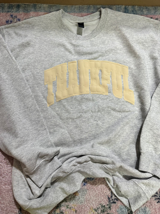 Thankful puff Sweatshirt | L | READY TO SHIP