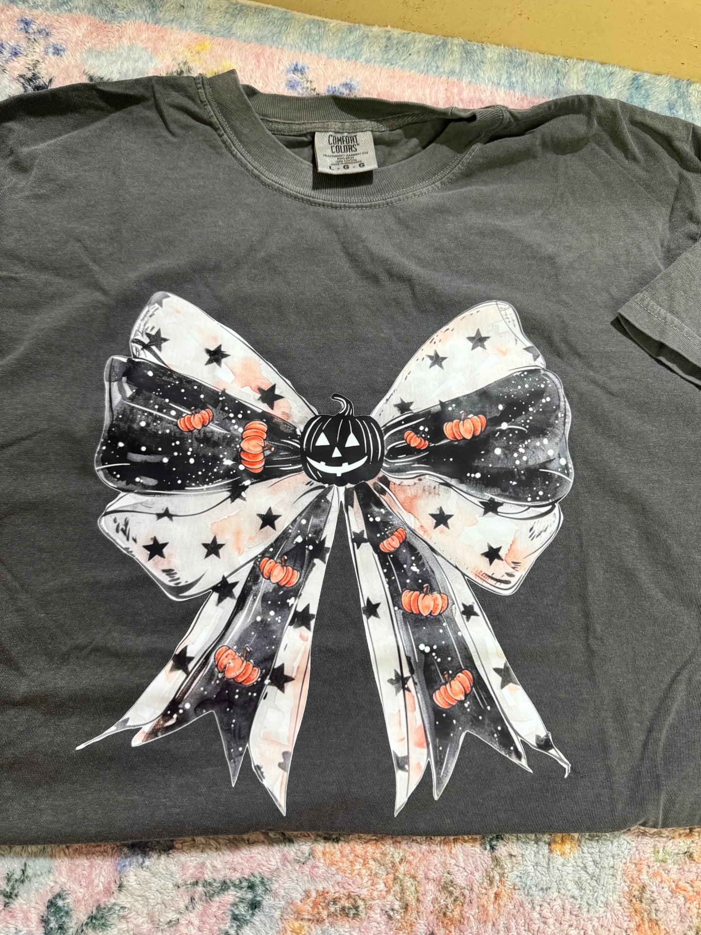 Halloween bow tee | L | READY TO SHIP