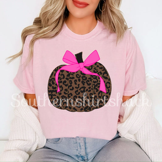 Leopard Pumpkin Bow Comfort Colors tee | Blossom
