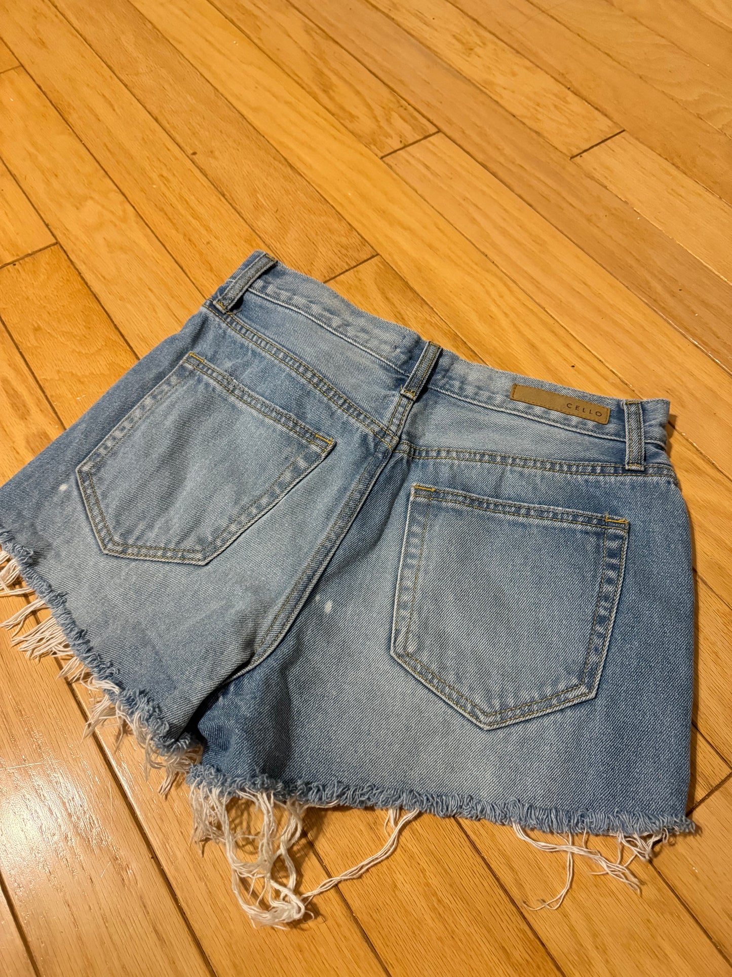 Cello high rise distressed denim shorts size Small