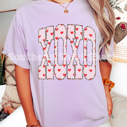 XOXO leopard & hearts Orchid Comfort Colors Tee