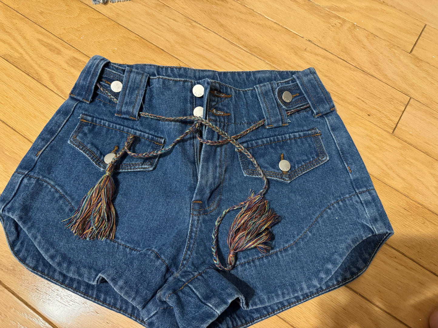 Cute boutique denim shorts size S NWT