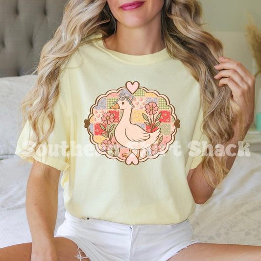 Goose with Quilted background Comfort Colors tee | Banana