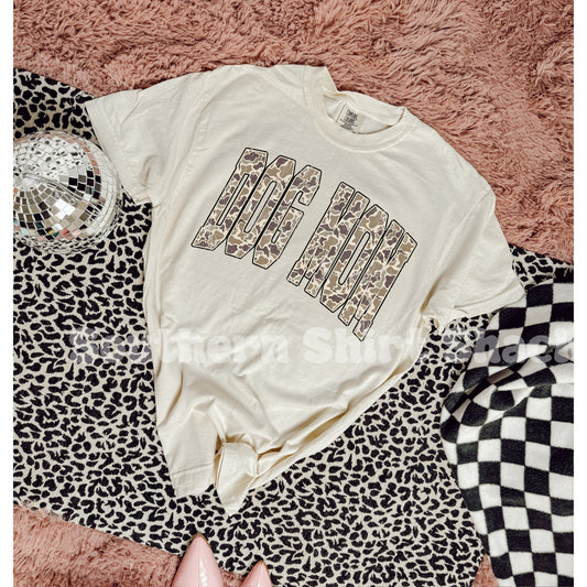 Duck Camo Dog Mom Comfort Colors tee | Ivory