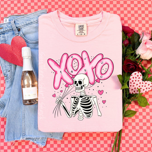 Xoxo puff balloon skelly | Blossom Comfort Colors tee