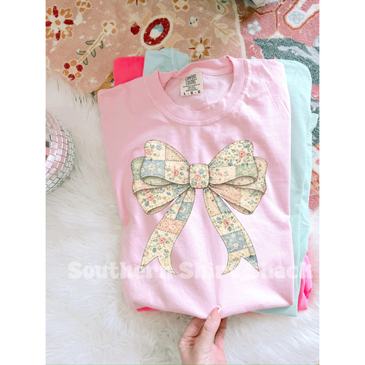 Quilt Bow Comfort Colors tee | Blossom