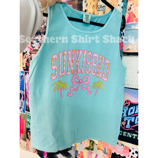 Sunkissed bows & palms Comfort Colors Tank | Lagoon Blue