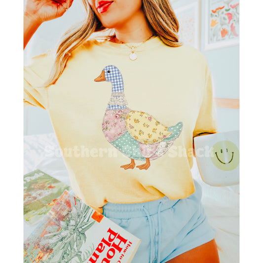 Pastel Quilted Goose Comfort Colors tee | Banana