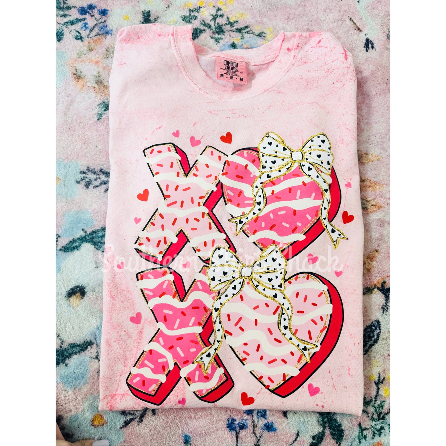 XoXo snack cake | Pink acid wash Comfort Colors tee