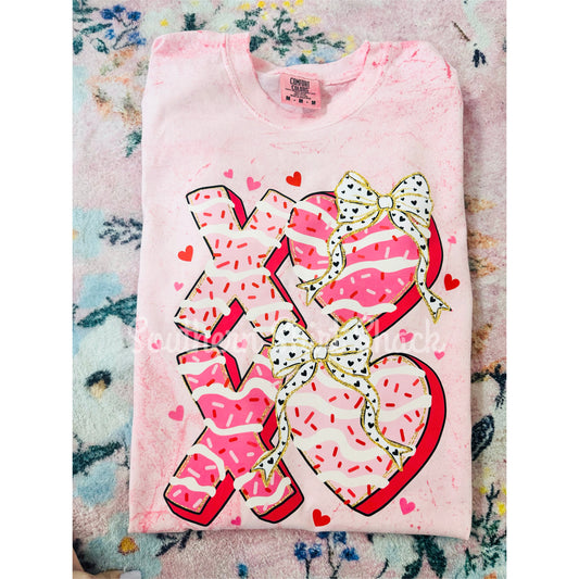 XoXo snack cake | Pink acid wash Comfort Colors tee