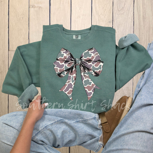 Comfort Colors Camo Bow Sweatshirt | Mattei Mom Collection