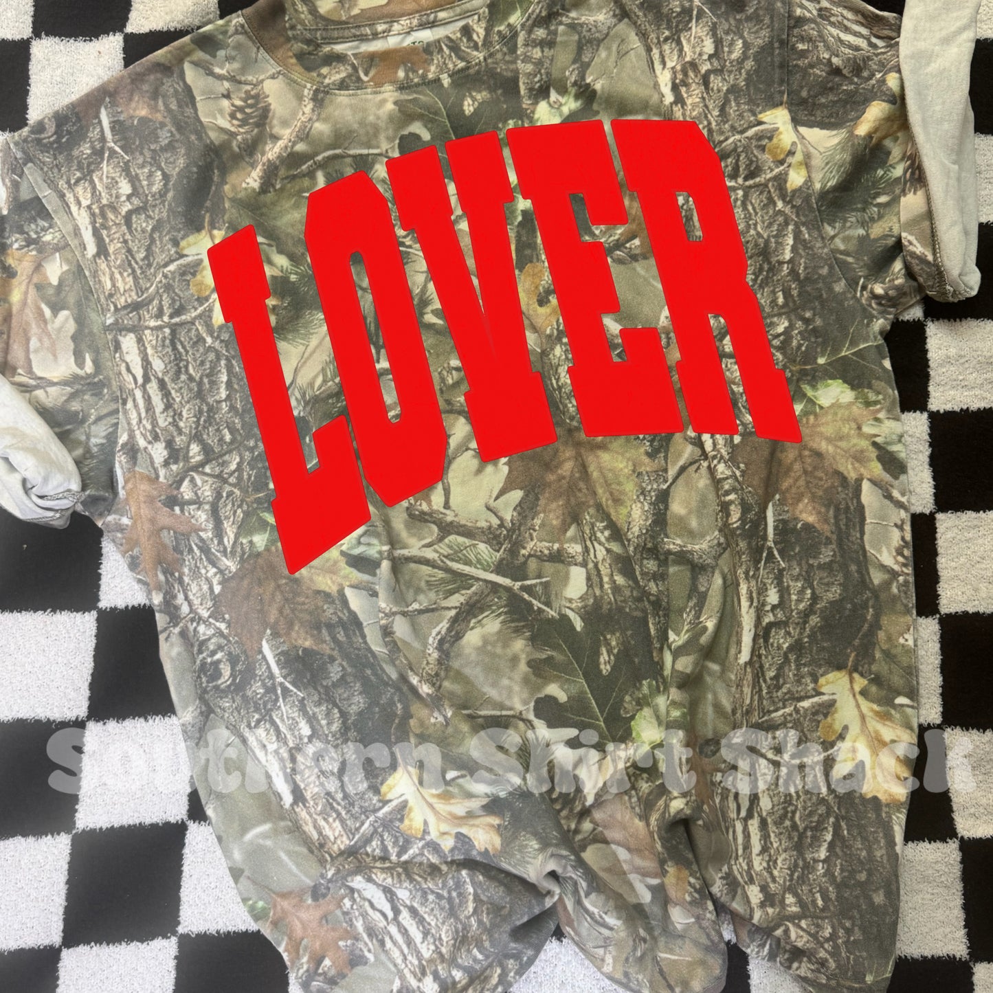 Oversized red LOVER | Green Camo Tee