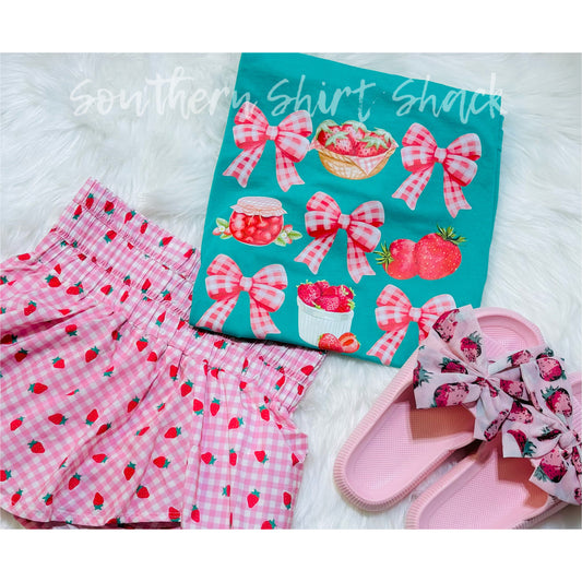 Gingham Bows & Berries Comfort Colors tee | Island Green