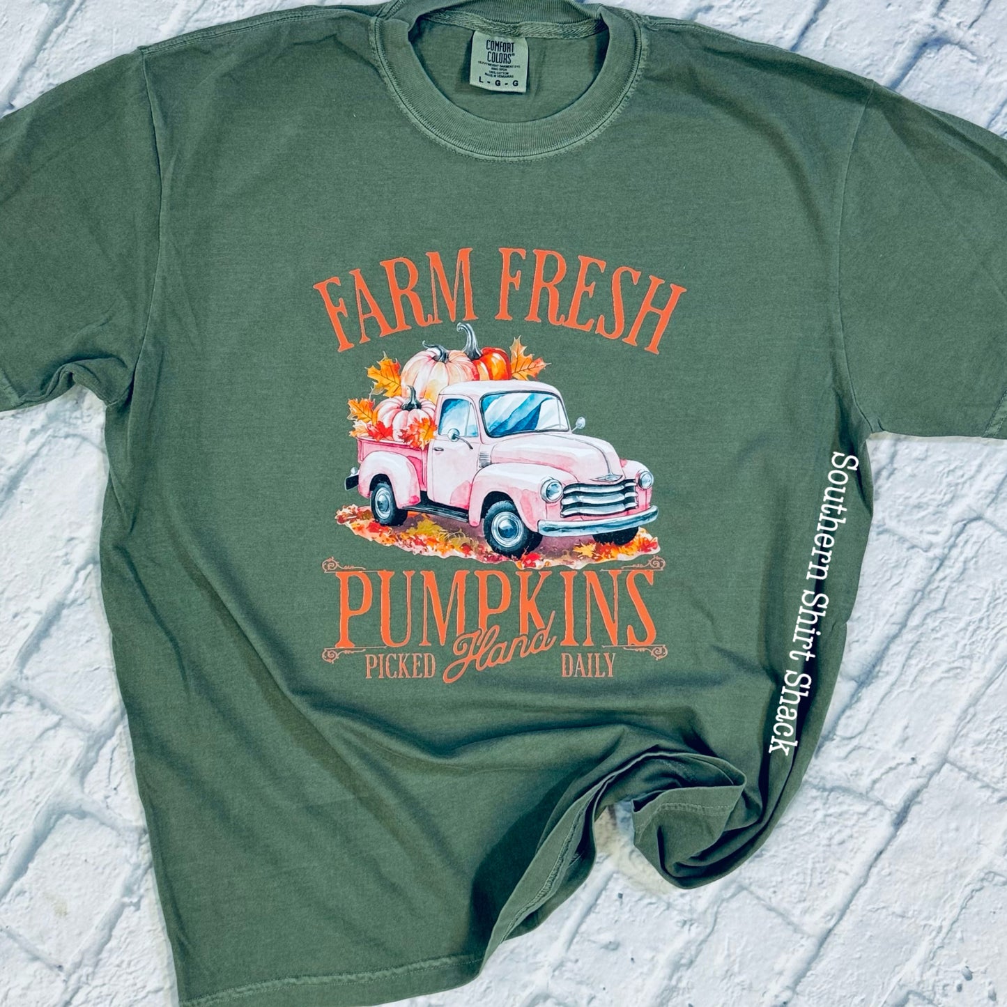 Farm Fresh Pumpkins | Moss CC tee