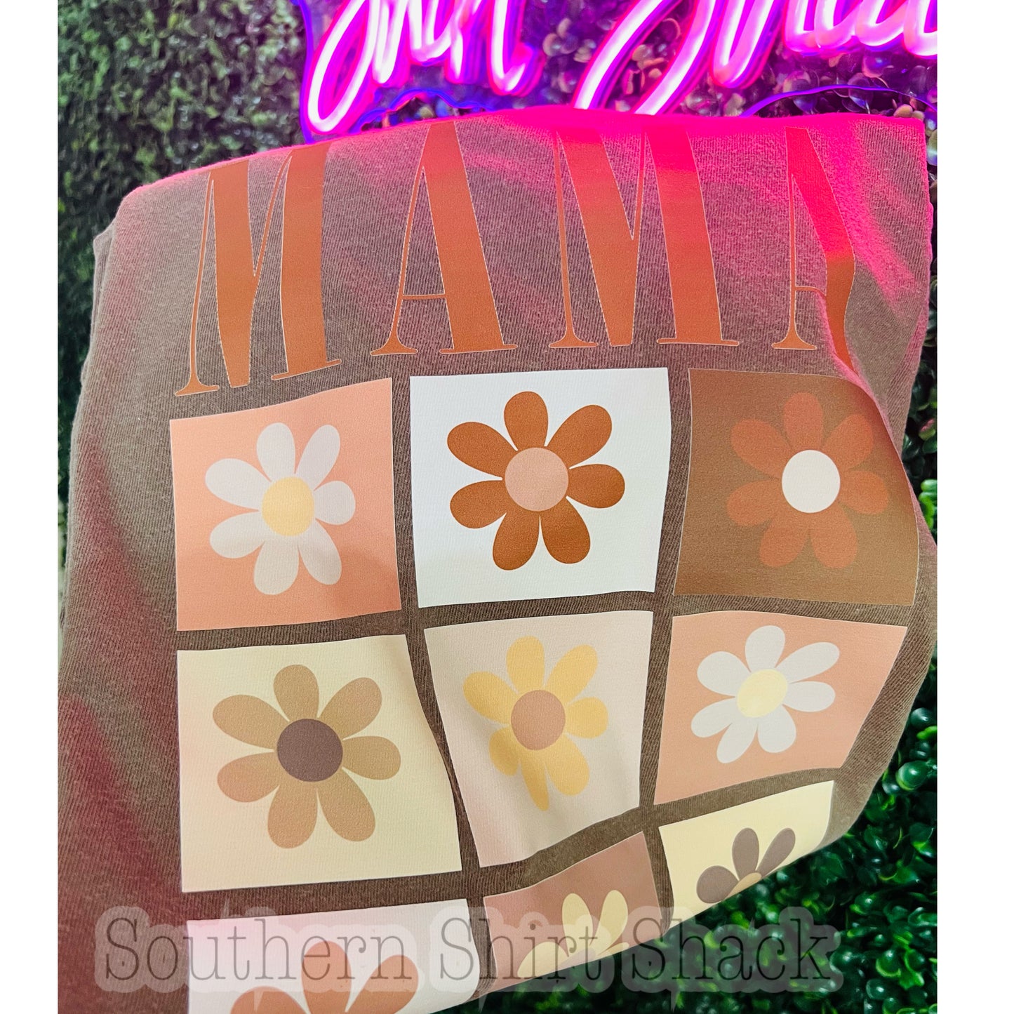 Groovy Mama Flowers CC tee