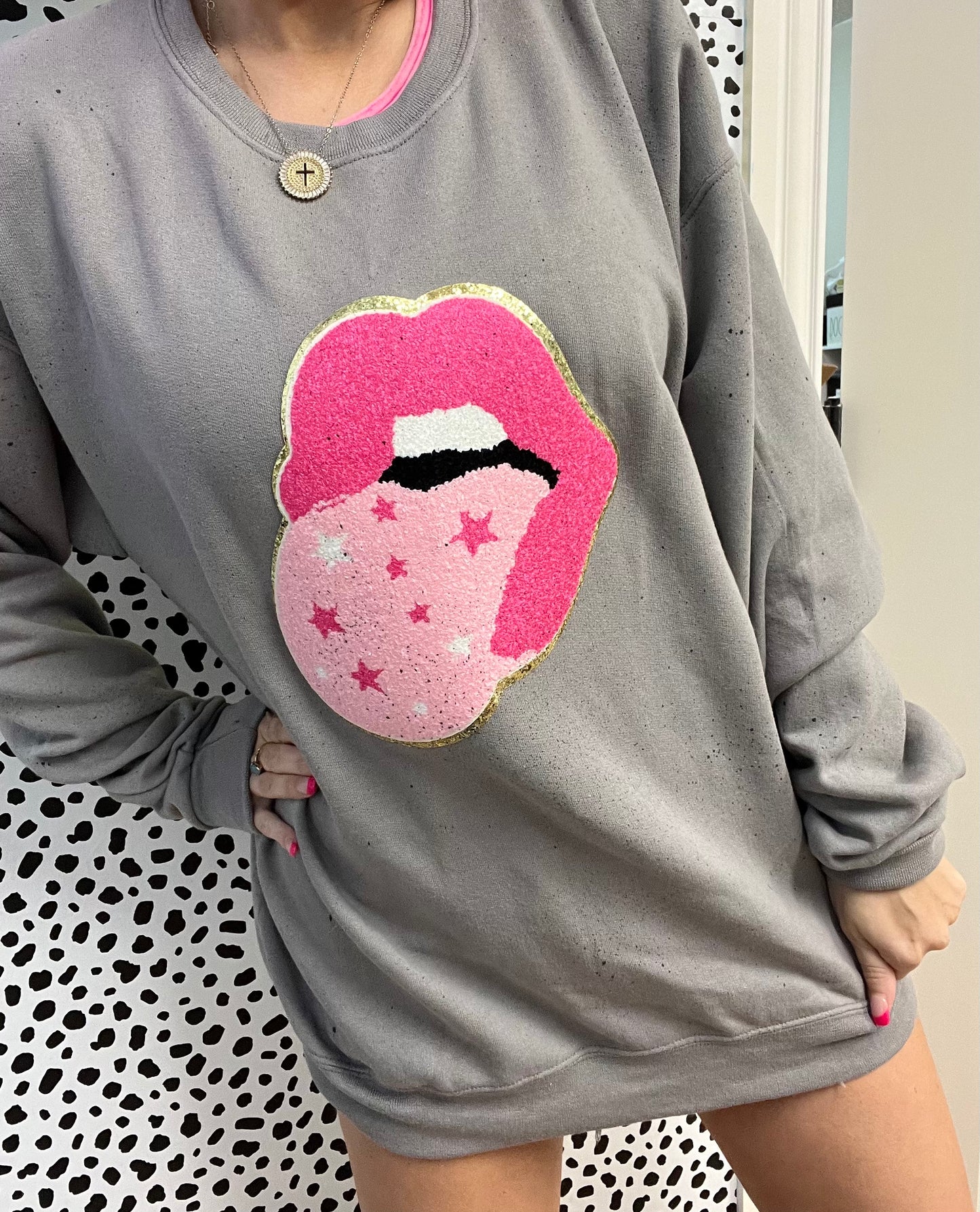 Tongue Out Chenille Patch Spaltter Sweatshirt