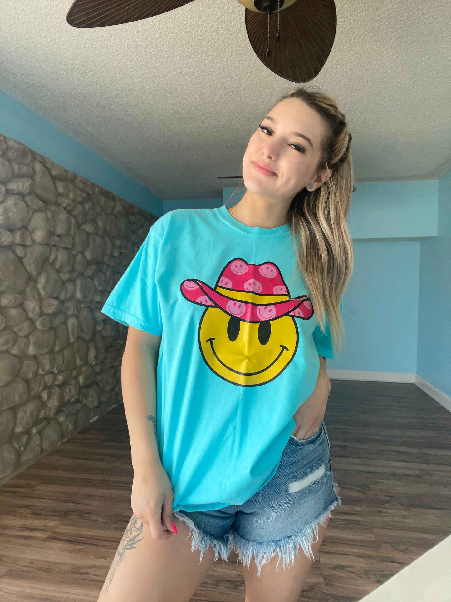 Pink & Turquoise Smiley Cowgirl | Comforr Colors Tee