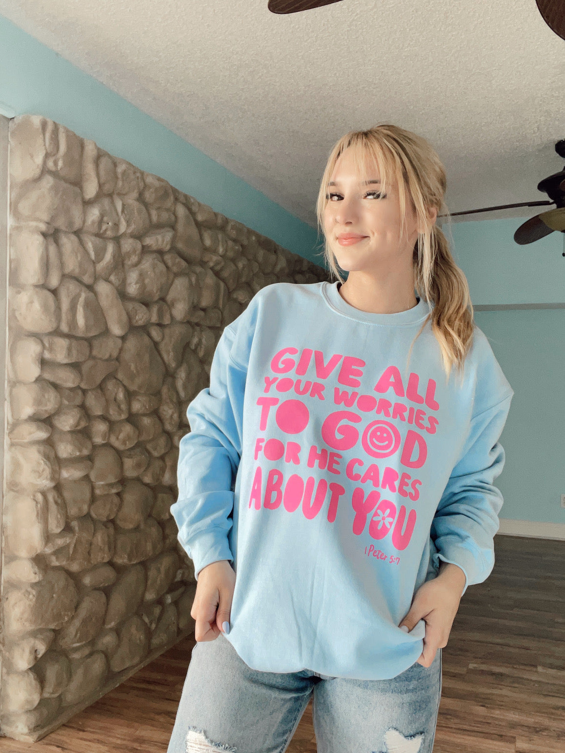 Give all your worries to God | T-shirt or Sweatshirt